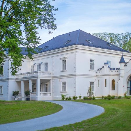 Dvorac Jankovic Bed & Breakfast Suhopolje Exterior photo